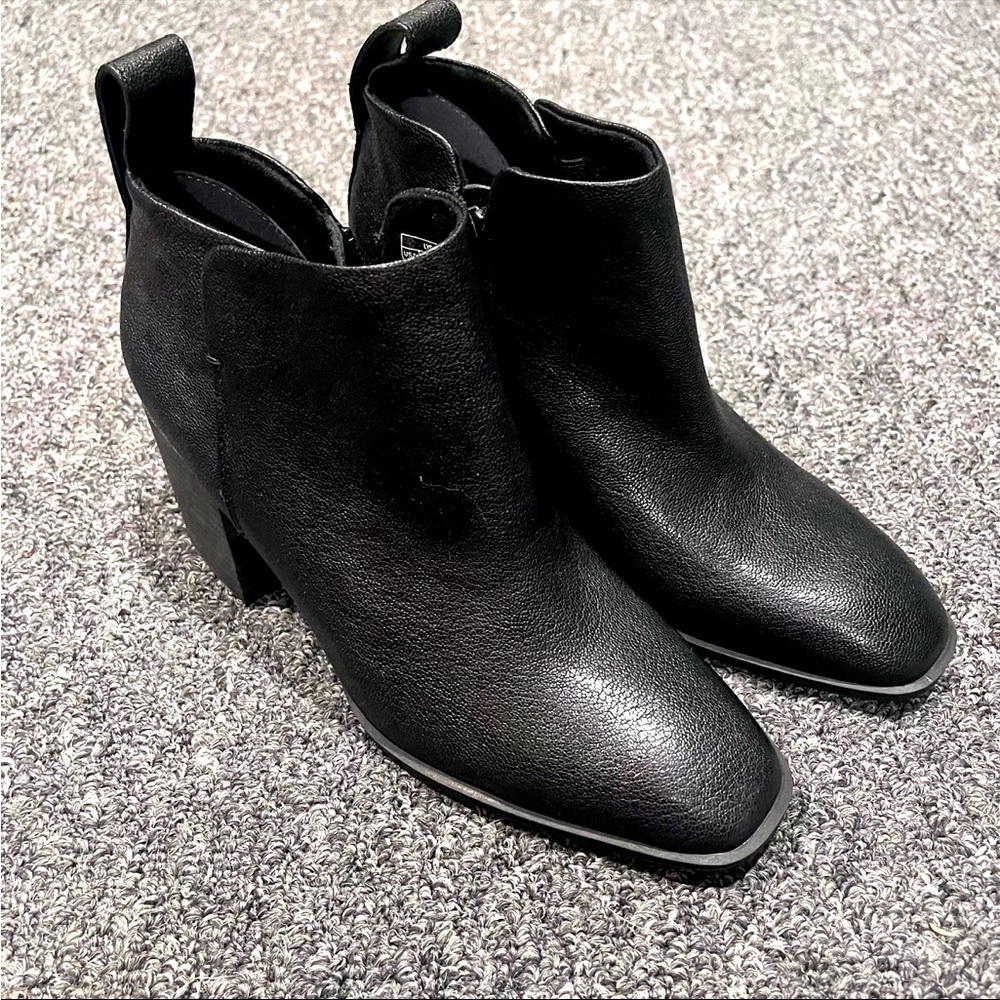 Women’s Vionic Lyssa Black Leather Arch Support Boots sz 6.5